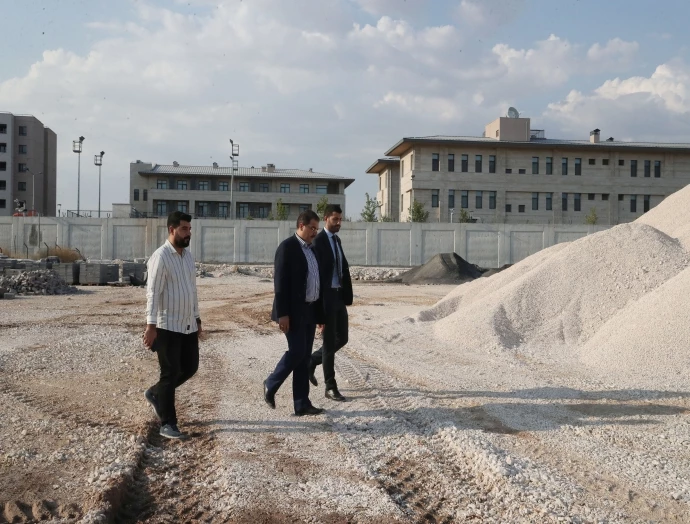 BAŞKAN CANPOLAT ÜSTYAPI ÇALIŞMALARIMIZI HUMMALI ŞEKİLDE TAMAMLIYORUZ