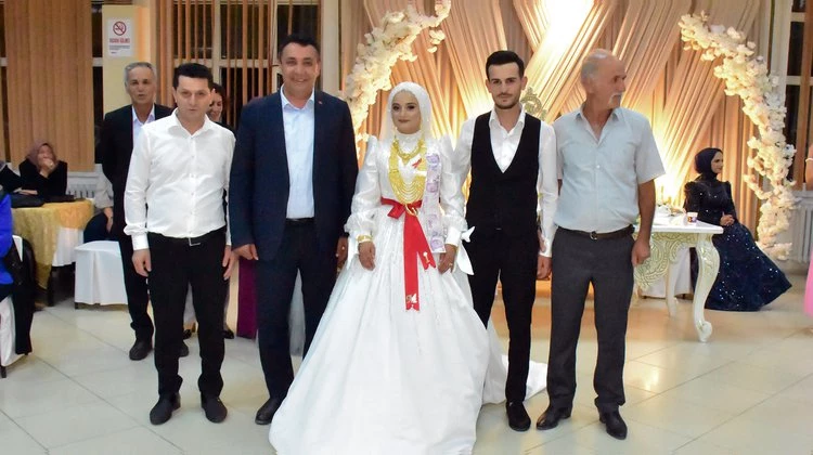 BAŞKANIMIZ, İMREN SÖKMENCİ VE MURAT ERYILMAZ ÇİFTİMİZİN DÜĞÜN TÖRENLERİNE KATILDI