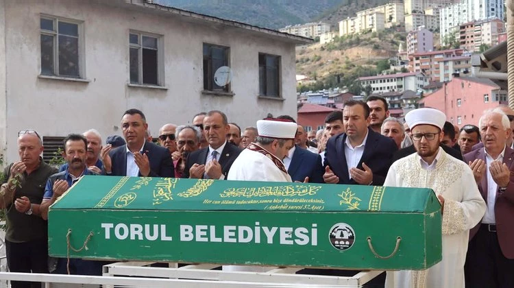 BAŞKANIMIZ, TORUL İLÇEMİZ SAKİNLERİNDEN ADNAN GÜNGÖR ÜÇÜNCÜOĞLU’NU EBEDİYETE UĞURLADI