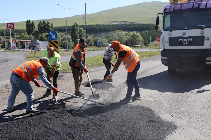 BELEDİYE EKİPLERİ, YOL YAPIM VE BAKIM-ONARIM ÇALIŞMALARINA HIZ VERDİ