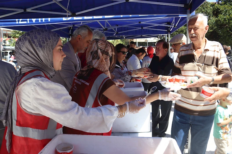 İZMİT BELEDİYESİ 17 AĞUSTOS DEPREMİNDE HAYATINI KAYBEDEN VATANDAŞLARI UNUTMADI