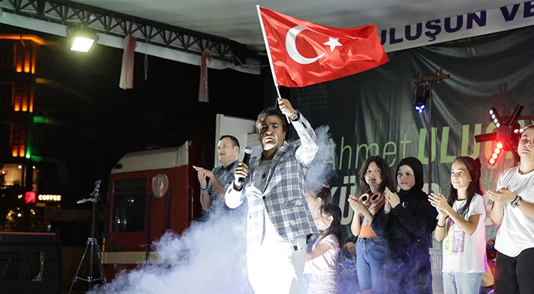 BELEDİYE BAHÇEMİZ MÜZİĞİN VE EĞLENCENİN MERKEZİ HALİNE GELDİ