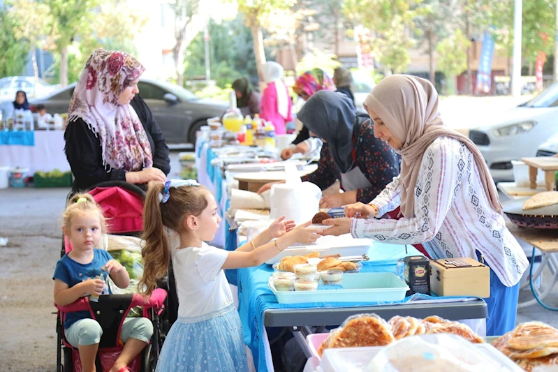 EL EMEĞİ VE GÖZ NURU ÜRÜNLERLE DOLU HANIMELİ PAZARI BÜYÜK İLGİ GÖRÜYOR