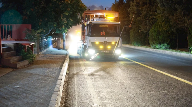 Cadde Ve Bulvarlarda Yol Çizgileri Yenileniyor