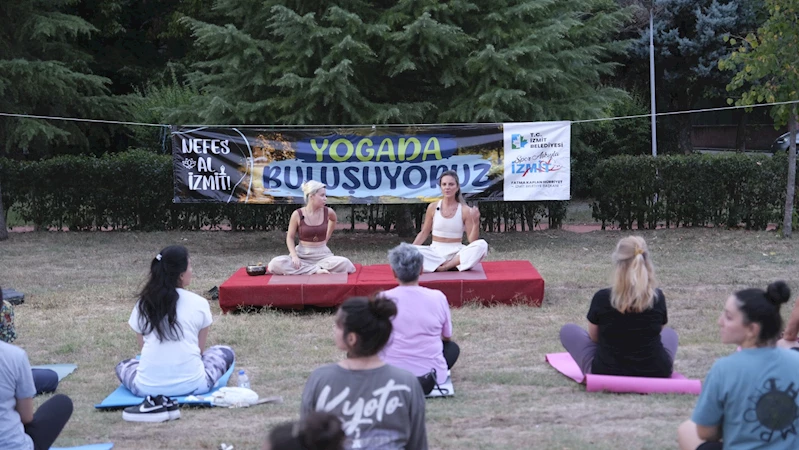 İZMİT BU ETKİNLİĞİNİ SEVDİ: ‘NEFES AL İZMİT’ YOGA ETKİNLİĞİNE BÜYÜK İLGİ