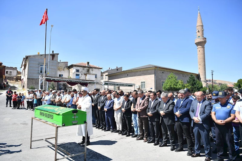Başkan Büyükkılıç, Selde Hayatını Kaybeden Saraç’ı Son Yolculuğuna Uğurladı