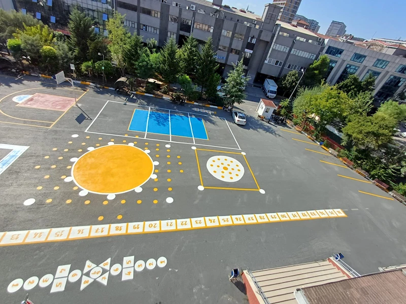 Bağcılar’daki Okul Bahçeleri Renklendi