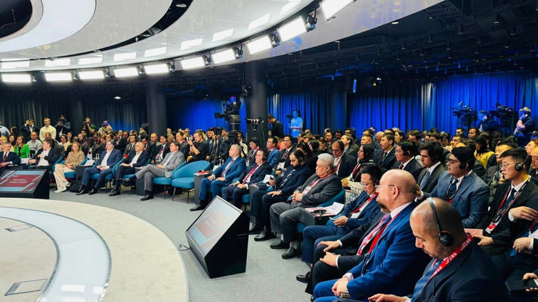 Başkan Böcek, Moskova Ulaşım Zirvesi’nde Antalya’yı anlattı