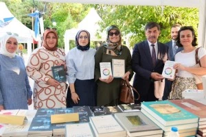 Belediye Başkanımız Sn. Bekir Aksun, Erzincan Kitap Fuarı stantlarını ziyaret etti.