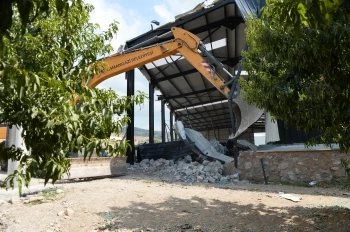 Tarım Arazileri Kaçak Yapılardan Temizleniyor