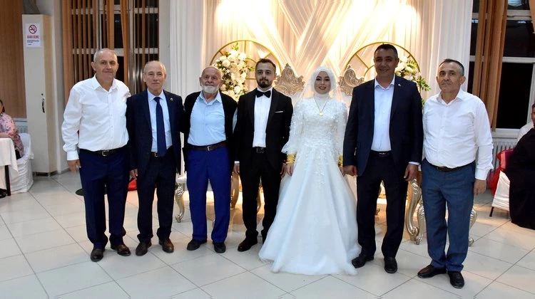 BAŞKANIMIZ, GAMZE DOĞAN VE EMRE AKPINAR ÇİFTİNİN DÜĞÜN TÖRENLERİNE KATILDI