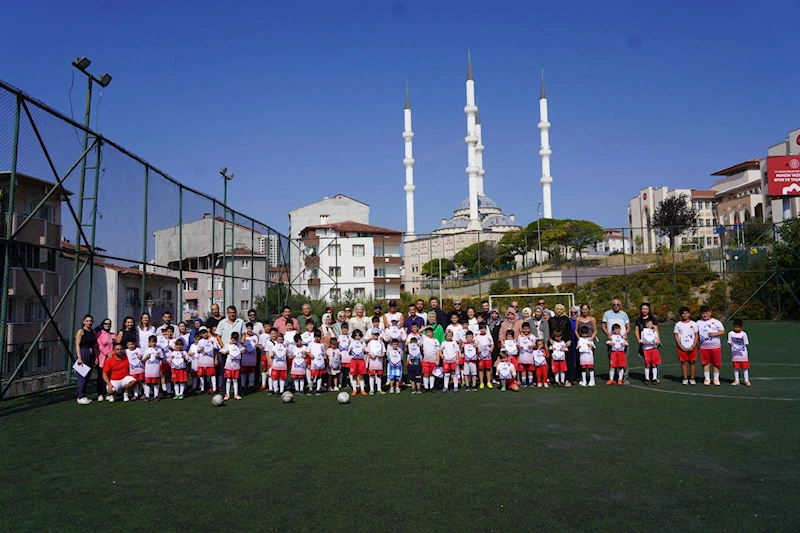 BAŞKAN SUBAŞI ÖĞRENCİLERE SERTİFİKALARINI VERDİ