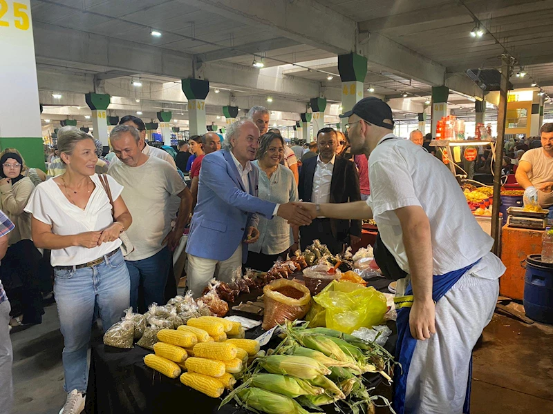 İZMİT BELEDİYE BAŞKAN VEKİLİ ARCAN PAZARCI ESNAFINA ‘HAYIRLI İŞLER’ DİLEDİ