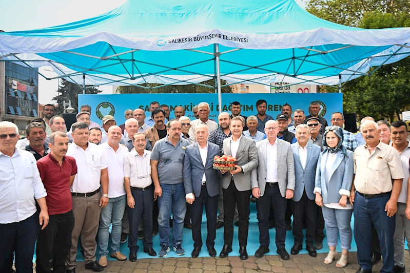 Büyükşehir, Dursunbeyli üreticilere salça makinesi dağıttı