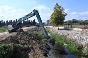 YALOVA BELEDİYESİ VE DSİ’DEN BALABAN DERESİ’NDE TEMİZLİK ÇALIŞMASI