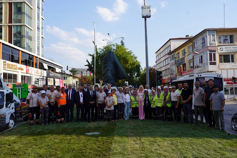 ATATÜRK HEYKELİ VE REFÜJ DÜZENLEMESİYLE BİLECİK’İN VİTRİNİ GÜZELLEŞTİ