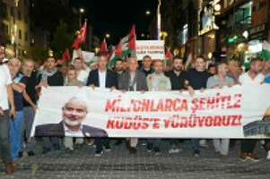 ÜMRANİYE’DE BİNLERCE KİŞİ FİLİSTİNLİ ŞEHİTLER İÇİN YÜRÜDÜ