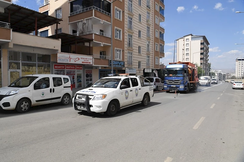 BULVAR VE CADDELERDE YOL ÇİCGİLERİ YENİLENİYOR
