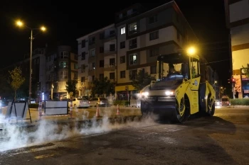İSMET İNÖNÜ-2 BULVARI’NDA GECE MESAİSİ BAŞLADI
