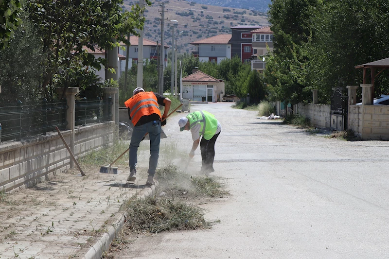 “Mahallelerimizde Temizlik Çalışmalarımız Aralıksız Devam Ediyor”