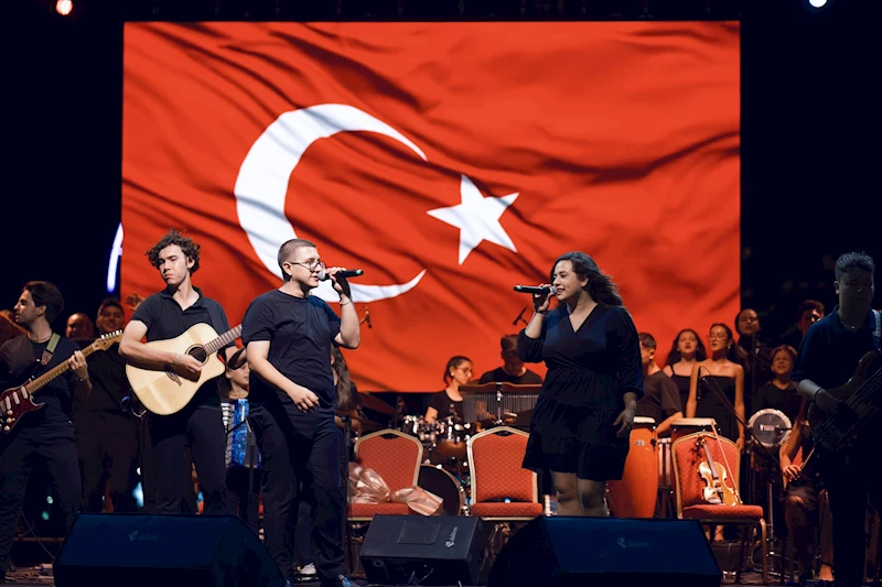MOD10’un sesi, Akçay Kordon’da yankılandı