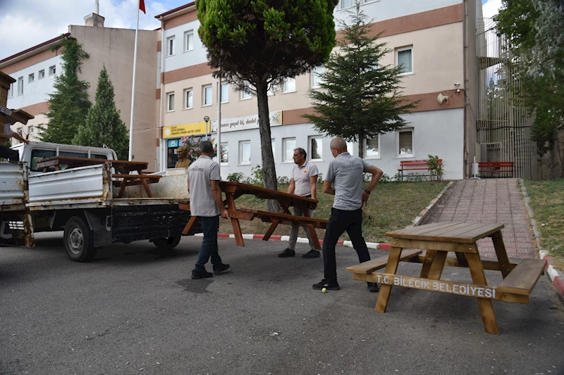SEÇİM SÜRECİNDE SİYASİ KAMPANYA İÇİN BAYIRKÖY BELEDİYESİNDEN BİLECİK’E GÖNDERİLEN KENT MOBİLYALARI BAYIRKÖY’E GERİ GÖNDERİLDİ