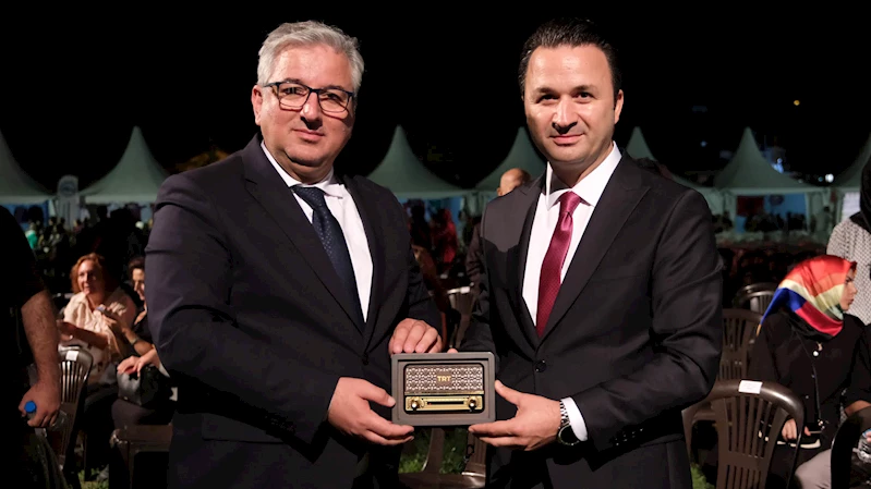 Yazın en büyük festivali şölen tadında başladı: Millet Bahçesi sahne ışıklarıyla aydınlandı