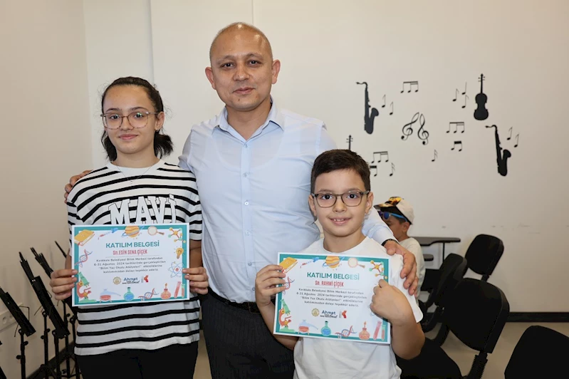 KIRIKKALE BELEDİYESİ BİLİM MERKEZİ’NDE HEM EĞLENİYOR HEM ÖĞRENİYOR