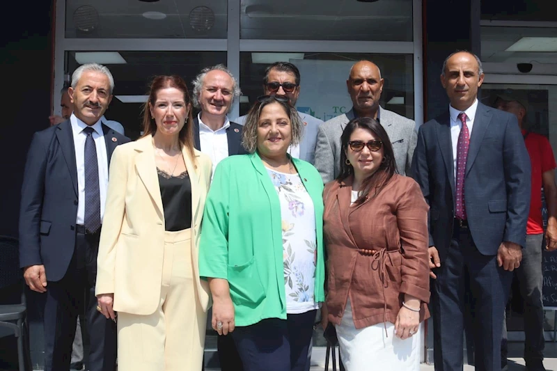 CHP MECLİS ÜYELERİ 2’NCİ KENT LOKANTASININ İLK HİZMET GÜNÜNDE VATANDAŞI YALNIZ BIRAKMADI
