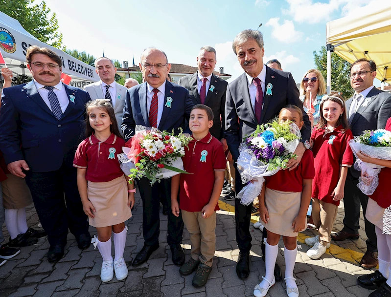 İlk ders zilini Yusuf Alemdar çaldı: “Daha güçlü bir Türkiye’nin anahtarı çocuklarımızdır”