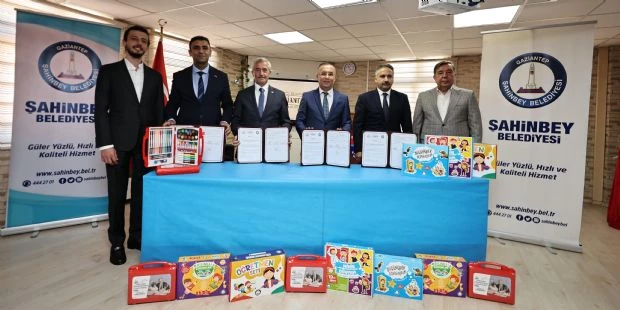 Belediyemizden Öğrencilere Boyama Ve Eğitim Seti