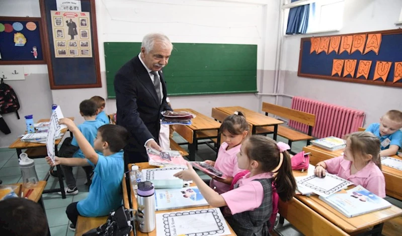 İlk Okul Gününde Öğrencilere Defter ve Kırtasiye Desteği Keşan Belediyesi’nden