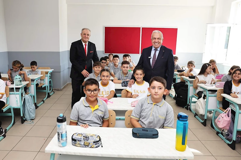 Başkan Şadi Özdemir öğrencilerin ilk gün heyecanını paylaştı