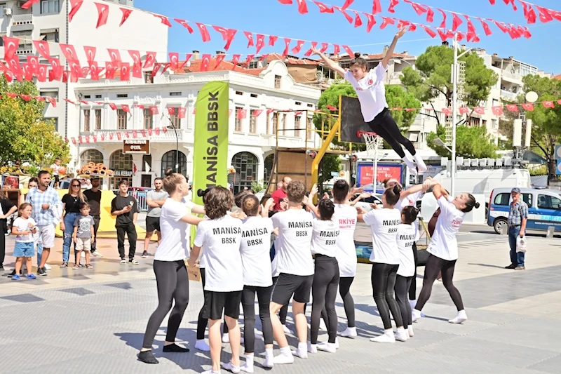 Kurtuluş Günü Etkinlikleri Çocukları Sevindirdi