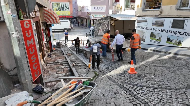 BELEDİYEMİZ, YOL VE KALDIRIM DÜZENLEME İŞLEMLERİNİ ARALIKSIZ BİR ŞEKİLDE SÜRDÜRÜYOR