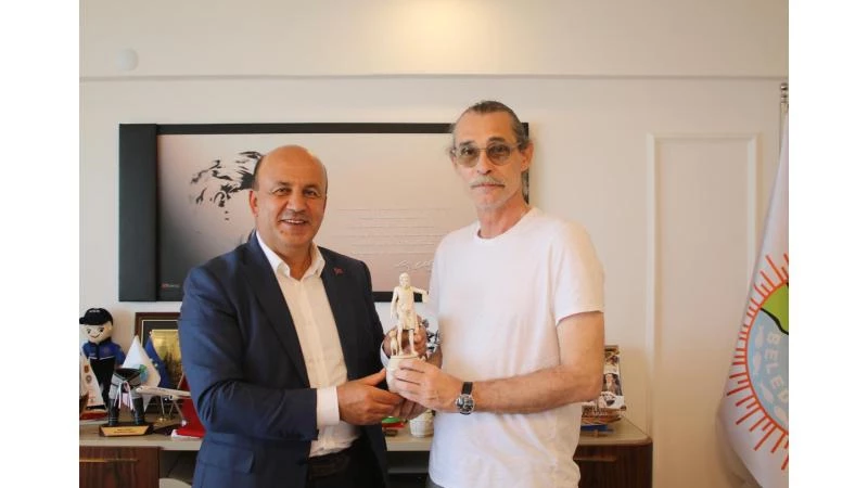 Etimesgut Belediye Başkanımız Erdal Beşikçioğlu ve Başkan Yardımcıları Belediye Başkanımız Metin Gürbüz’ü makamında ziyaret etti.