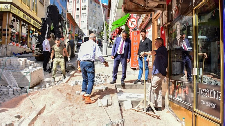 BAŞKANIMIZ, HÜRRİYET CADDESİ