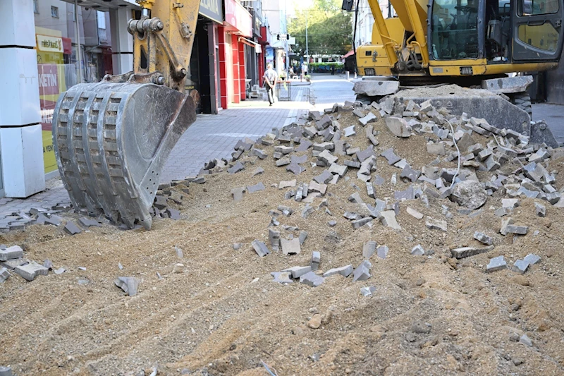 KIRŞEHİR BELEDİYESİ SERT ZEMİN ÇALIŞMALARI HIZ KESMEDEN DEVAM EDİYOR