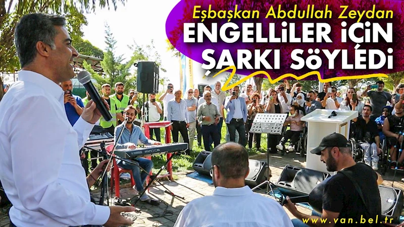 Eşbaşkan Abdullah Zeydan engelliler için şarkı söyledi