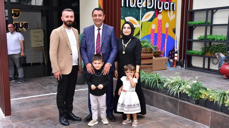 BAŞKANIMIZ, EMRAH VE ZEYNEP KÖSEOĞLU ÇİFTİ İLE UZUN BİR ARADAN SONRA BULUŞTU