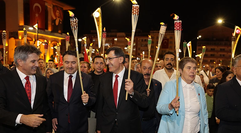 ŞANLI ZAFERİMİZİN 102. YILINDA VATANDAŞLARIMIZ FENER ALAYINDA BULUŞTU
