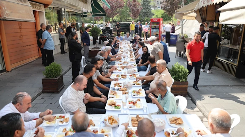 Belediye Başkanı Arı Güne Esnaflarla Buluşarak Başladı