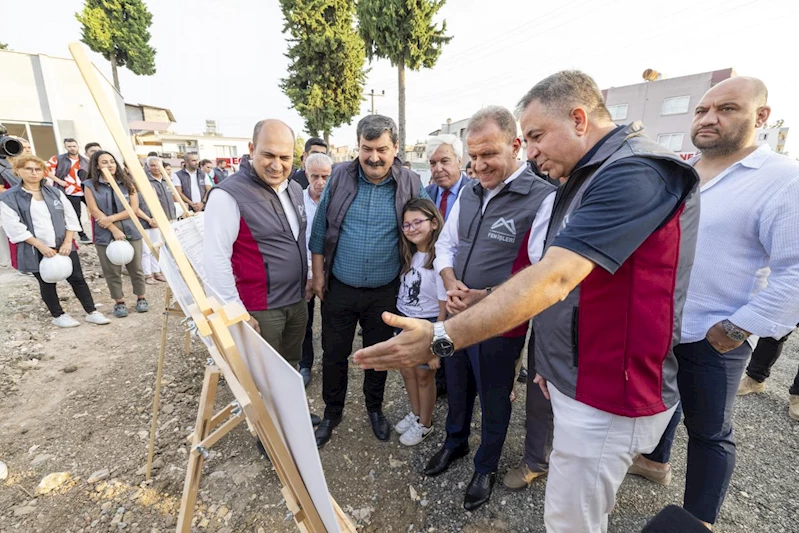 Başkan Seçer, ‘Toroslar Spor Park ve Çocuk Gelişim Merkezi’ni İnceledi