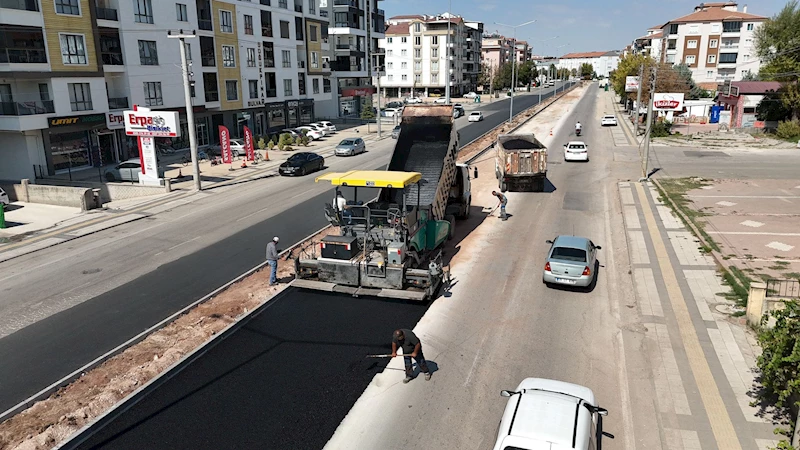 ALPARSLAN TÜRKEŞ BULVARI’NDA ASFALT SERİMİ VE KAPSAMLI İYİLEŞTİRMELER DEVAM EDİYOR