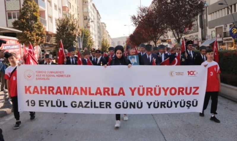 Çankırılı Gaziler “Kahramanlarla Yürüyoruz” Sloganı ile Yürüdü