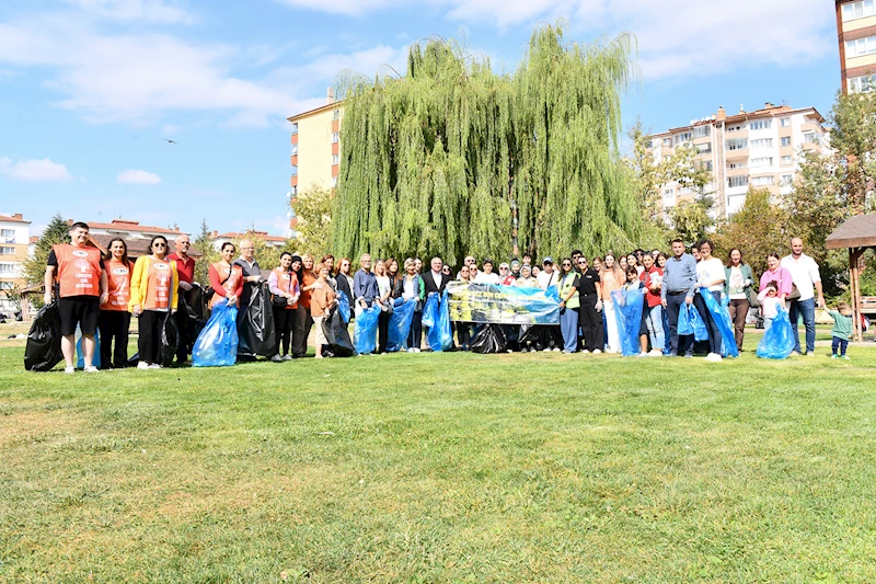 DOĞASEVERLER DÜNYA TEMİZLİK GÜNÜ?NDE ÇÖP TOPLADI