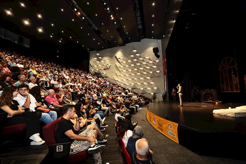 Tiyatro Festivali kapalı gişe başladı