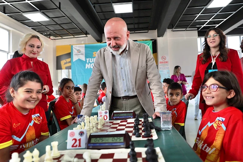 BAŞKAN ÇOLAKBAYRAKDAR, “BÜYÜK VE GÜÇLÜ TÜRKİYE İÇİN ÇOCUKLARI SATRANÇTA BULUŞTURUYORUZ”