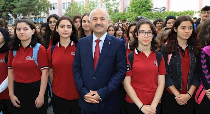 Kaymakam Özyiğit ve Başkan Büyükgöz Bayrak Töreninde