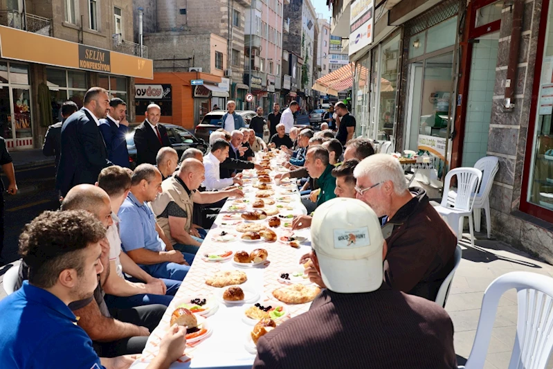 Başkan Arı Esnaf ve Vatandaşlarla Bir Araya Geldi